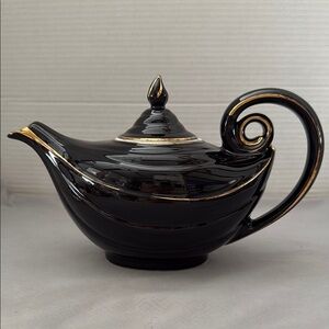 Vintage Hall Aladdin Genie Style Teapot Elegant Black with Gold Trim #670R USA